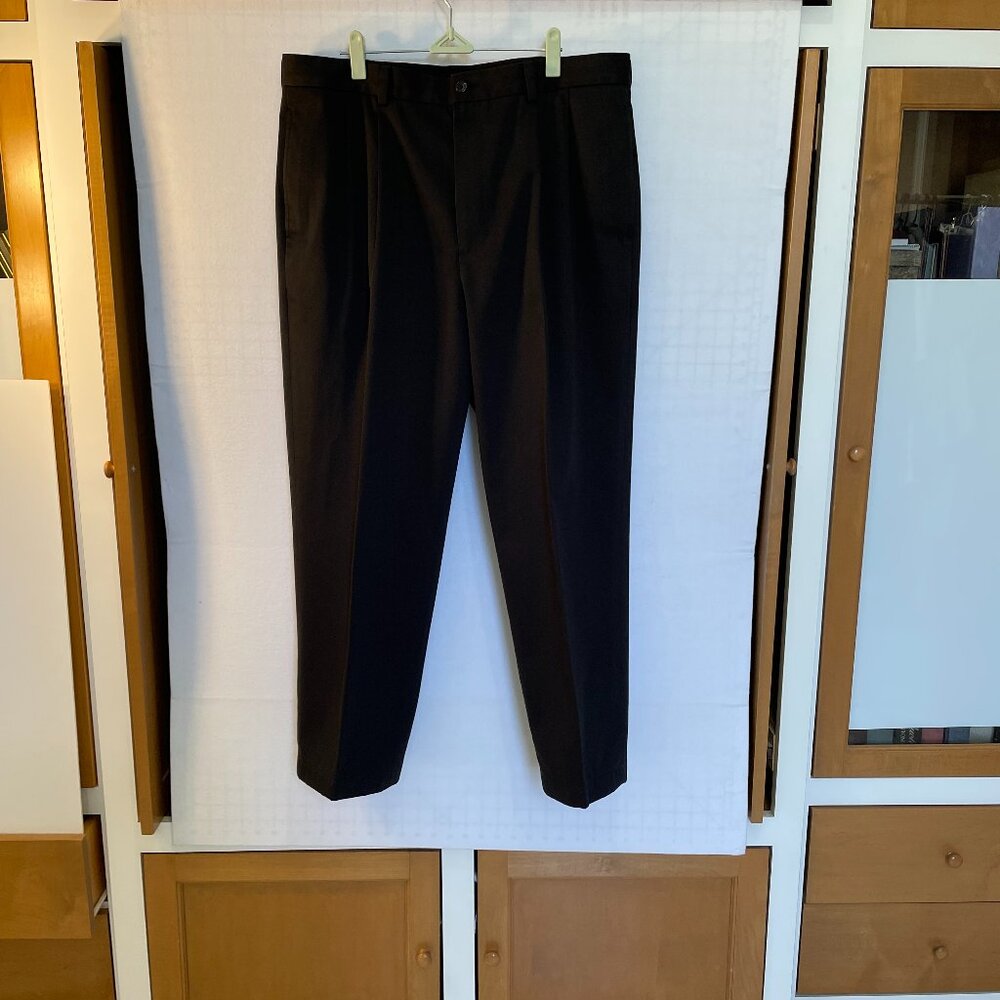 Brooks Brothers Chino -Elliot,Pleated Front, no cuffs Black Size 37/30, 100%cott